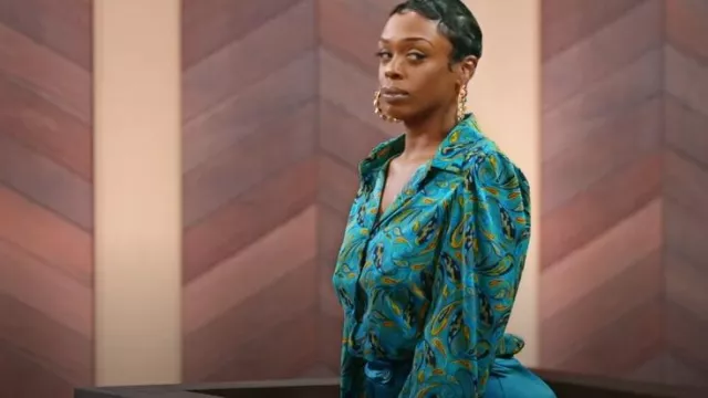 Fashion Nova Belize Chemise imprimée portée par Diamond Degraff comme on le voit dans Ms. Pat Settles It (S02E08)