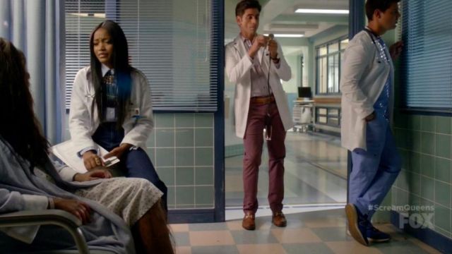 les baskets de Dr. Cassidy Cascade (Taylor Lautner) dans Scream Queens