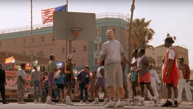 The chaussures Nike Air Jordan 6 Infrared black Junior (Kadeem Hardison) in The whites do not know how to jump