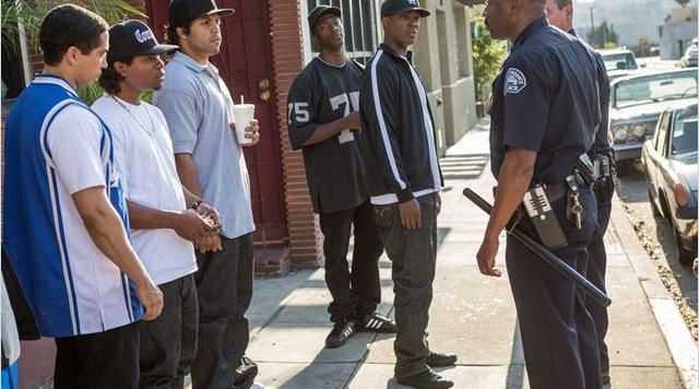 The pair of Adidas Superstar black of Dr. Dre (Corey Hawkins) in N. W. A - Straight Outta Compton
