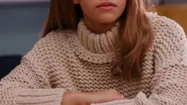 Free People My Only Sunshine Knit Suéter Recortado usado por Virginia 'Ginny' Miller (Antonia Gentry) en Ginny & Georgia (S01E08)