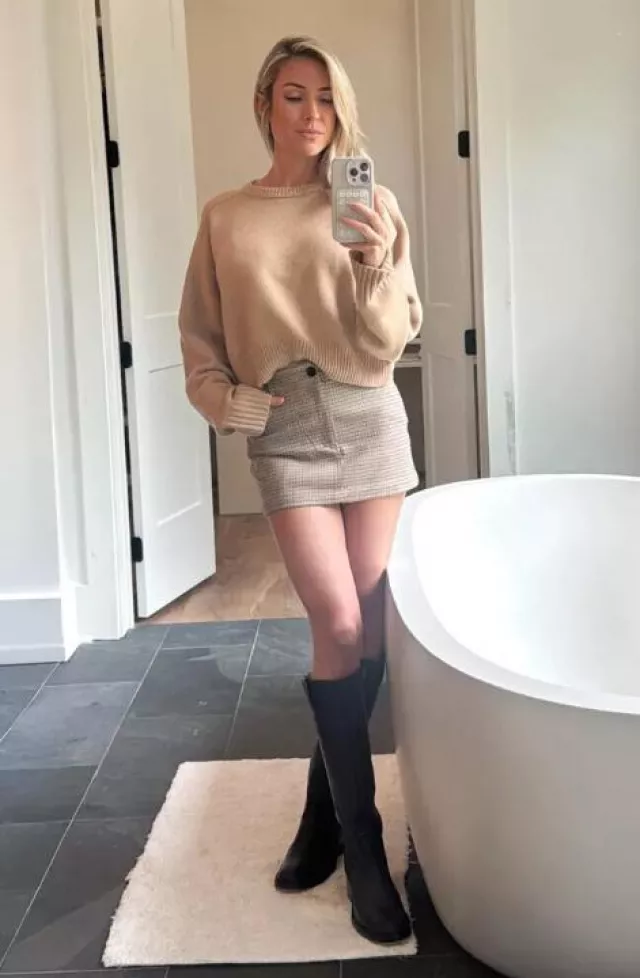 Mini-jupe pantalon à carreaux Helsa portée par Kristin Cavallari sur sa Story Instagram le 8 juin 2025