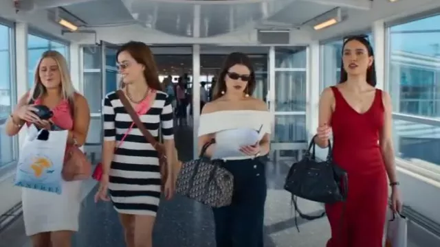 The Frolic Shoulder Top worn by Lollo Millkvist (Alva Bratt) as seen in Barracuda Queens (S02E06)