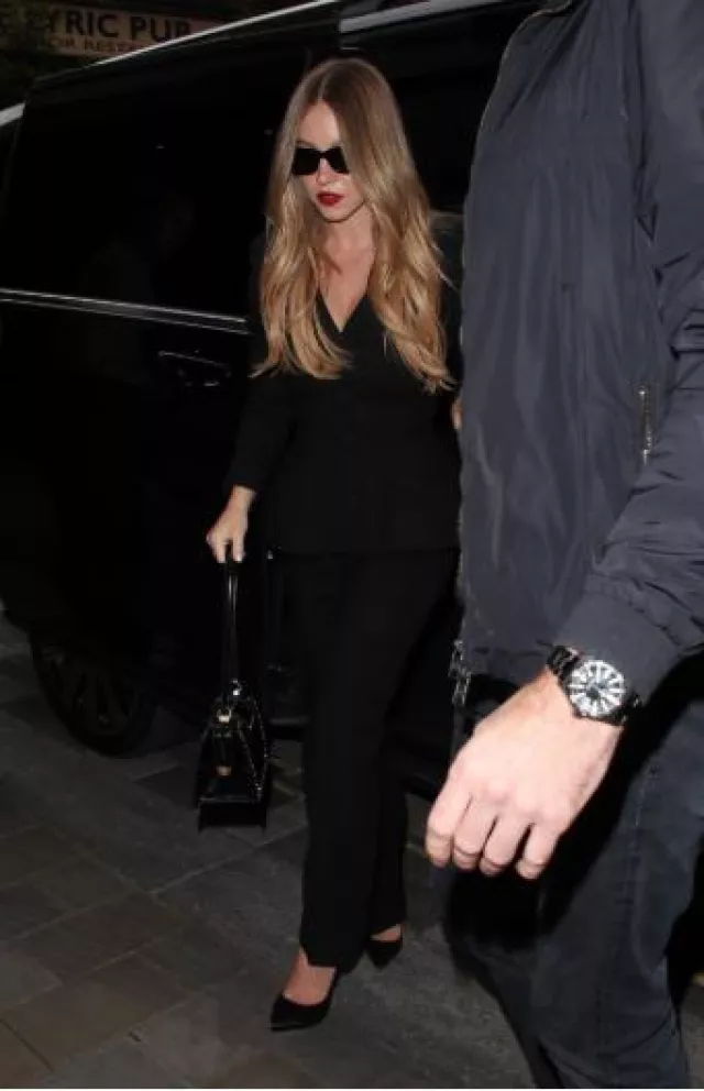 Thom Browne Mrs Thom Triangle Bag porté par Sydney Sweeney à Londres le 9 juin 2025