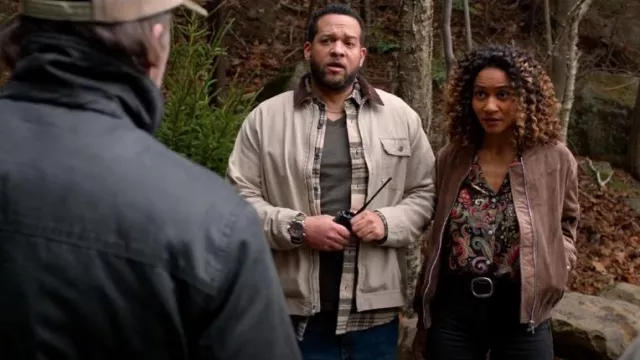 BlankNYC Oyster Shell Bomber porté par Sydney Shandon (Lindura) tel qu’on le voit dans Sullivan’s Crossing (S03E07)