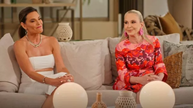 Tuckernuck Joyería Pendientes de orquídea rosa caliente usados por Shannon Beador como se ve en Love Hotel (S01E08)