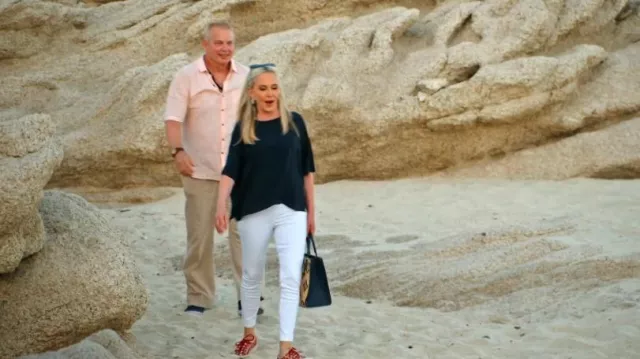 Zapatillas Dior Red Oblique Canvas Walk'n'Dior usadas por Shannon Beador como se ve en Love Hotel (S01E08)
