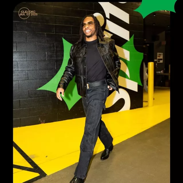 Ceinture Louis Vuitton 'LV Dynasty' noire et argent vieilli portée par Darius Garland sur le compte Instagram @cavs