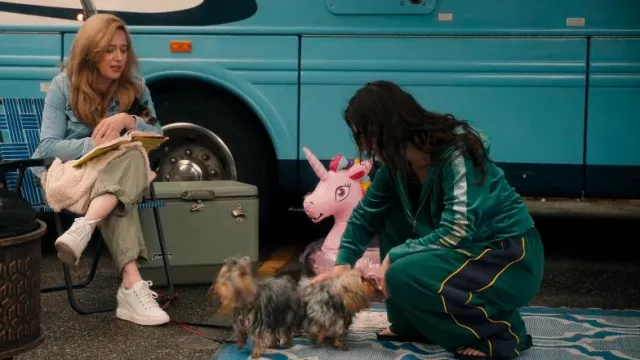 Iets Frans... Jogger de corte holgado con paneles Harri usado por Zero (Lilli Kay) como se ve en Stick (S01E04)