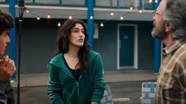 Juicy Couture Jade Green OG Big Bling Velour Hoodie porté par Zero (Lilli Kay) comme on le voit dans Stick (S01E04)
