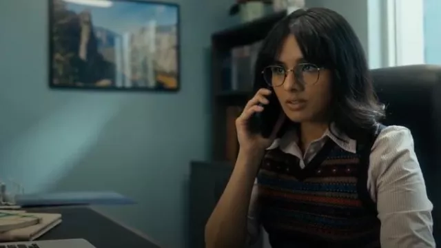 Chaleco de lana merino Alex Mill Fair Isle usado por Tina Mukerji (Aparna Brielle) como se ve en FUBAR (S02E01)