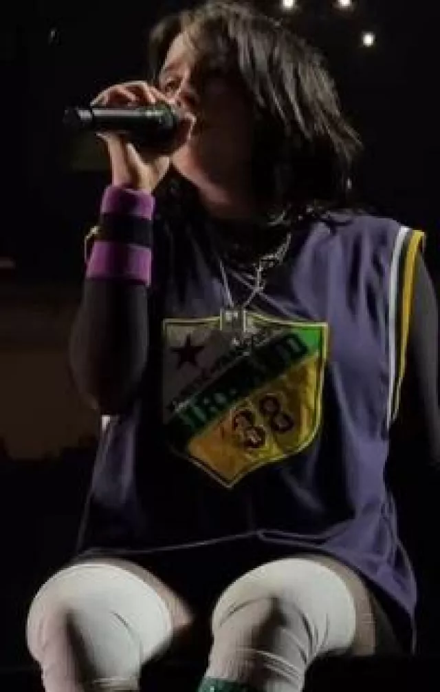 Manga larga transparente sin costuras usada por Billie Eilish en Hit Me Hard and Soft Tour Barcelona Night 2 post el 15 de junio de 2025