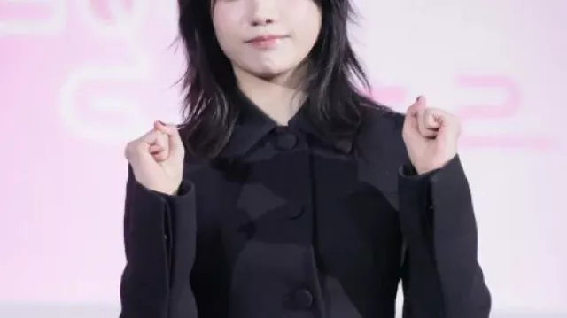 Squid Game Series Jo Yu-ri Black Wool Coat worn by Kim Jun-hee / Player 222 (Jo Yu-ri) in Squid Game (S02)