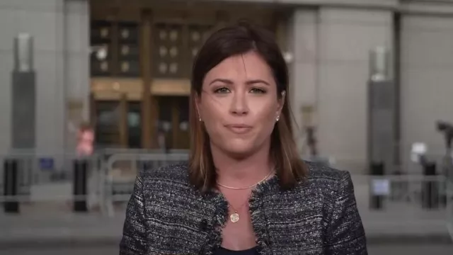 L’Agence Angelina Veste en tweed métallisé portée par Chloe Melas comme on le voit dans Today le 26 juin 2025