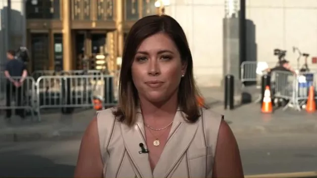 Gilet ceinturé à rayures Ann Taylor porté par Chloe Melas comme on le voit dans Today le 30 juin 2025
