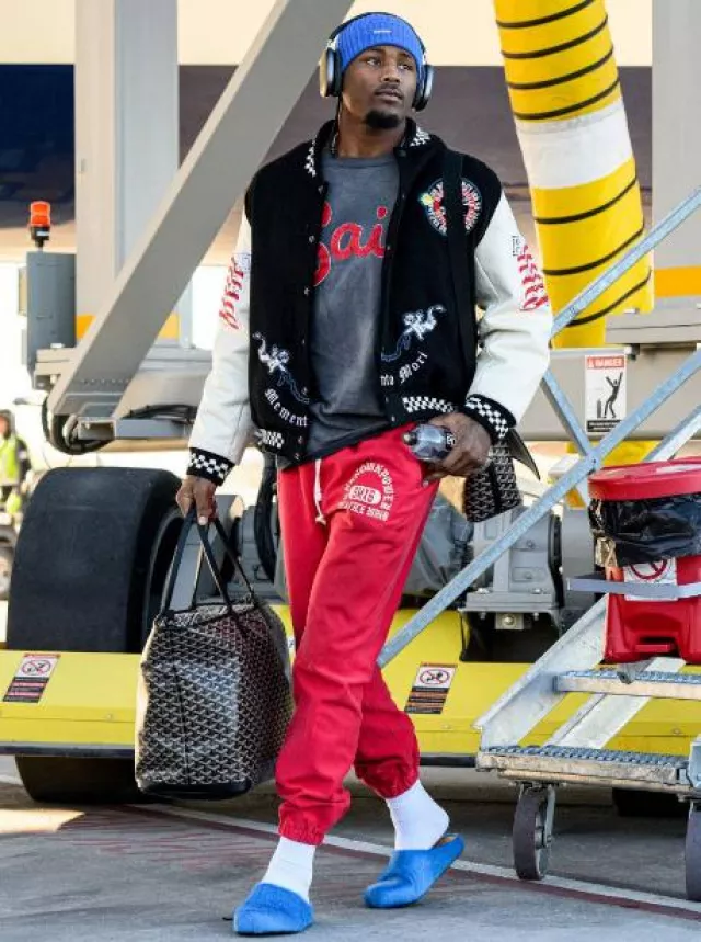 Pantalon de survêtement Saint Michael Red Unknown Power porté par Tee Higgins sur le compte Instagram @bengals