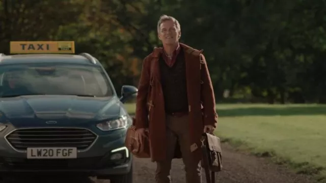 Gloverall Original Monty Duffle Coat Rust worn by DI Mick Palmer (Stephen Moyer) as seen in Art Detectives (S01E01)