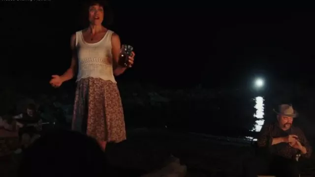 Vanessa Bruno Cordelia Haut porté par Greta (Katie Holmes) comme on le voit dans Poker Face (S02E02)