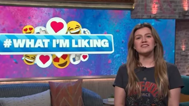Mother The Boxy Goodie Goodie Graphic Tee worn by Kelly Clarkson as seen in The Kelly Clarkson Show on June 19, 2025
