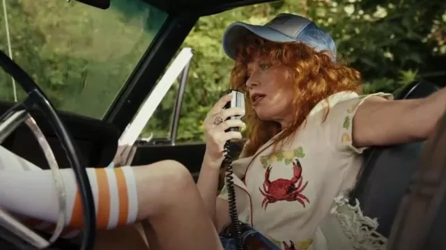 Tombolo Just a Pinch Shirt worn by Charlie Cale (Natasha Lyonne) as seen in Poker Face (S02E04)