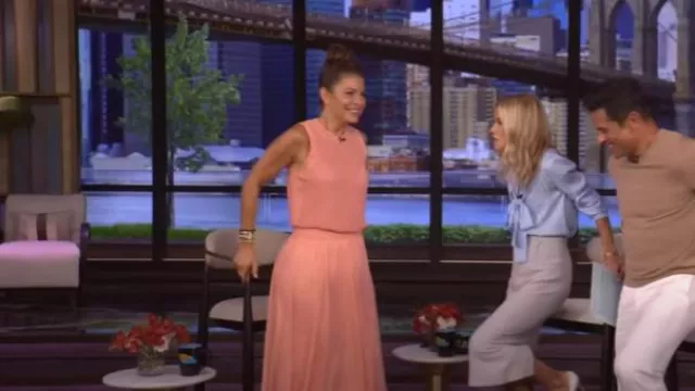Maison Blanche Marché Noir Mousseline A Ligne Maxi Jupe portée par Maria Menounos comme on le voit dans LIVE with Kelly and Mark le 2 juillet 2025