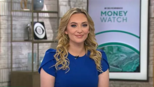 Robe fourreau à manches tulipes Calvin Klein portée par Kelly O’Grady telle qu’elle est vue dans CBS Mornings le 4 juillet 2025