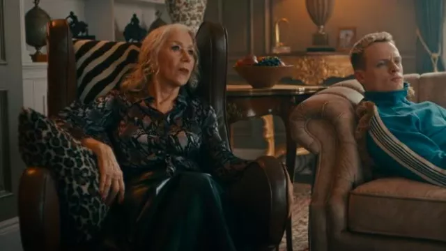 A.L.C. Marta Jupe longue droite en cuir portée par Maeve Harrigan (Helen Mirren) comme on le voit dans MobLand (S01E06)