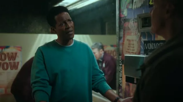 Sudadera Uniqlo usada por Mike Thompson (Corey Reynolds) como se ve en Resident Alien (S04E05)