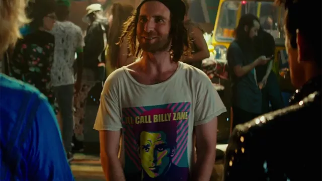 J’appellerai Billy Zane avec le T-shirt Portrait de Ben Stiller porté par Don Atari (Kyle Mooney) dans Zoolander 2