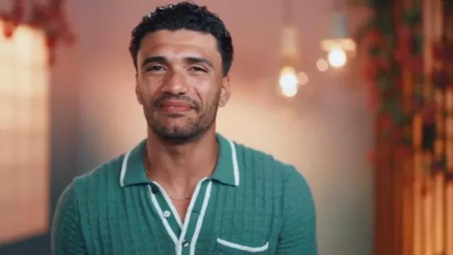 Polo de ganchillo de Abercrombie and Fitch para hombre con ribete alto en contraste verde usado por Jonathon Johnson como se ve en Bachelor in Paradise (S10E01)