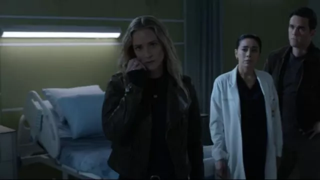 Blouson de moto en cuir Ralph Lauren porté par Jennifer Jareau (A. J. Cook) comme on le voit dans Esprits criminels (S18E09)