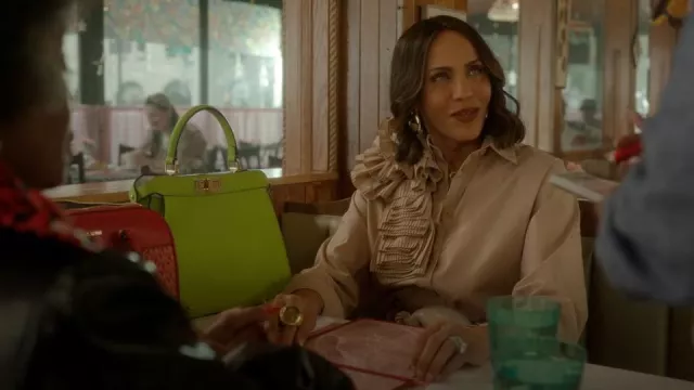 Theo the Label Beige Rosette Button Up Shirt worn by Carrie Bradshaw (Sarah Jessica Parker) as seen in And Just Like That… (S03E06)