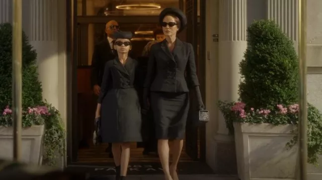 Hermès Vache Hunter Shiny Crocodile Petit H Box Bag in Caban Black worn by Lisa Todd Wexley (Nicole Ari Parker) as seen in And Just Like That… (S03E06)