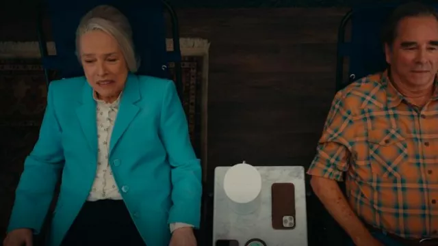 Camisa fluida regular de Mango en vainilla usada por Madeline 'Matty' Matlock (Kathy Bates) como se ve en Matlock (S01E13)