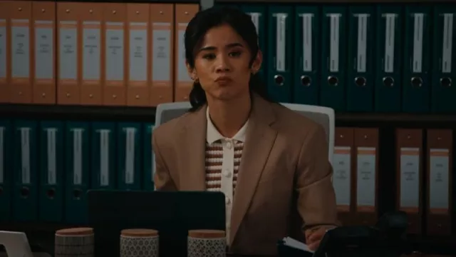 T-shirt en tricot combiné Mango porté par Sarah Franklin (Leah Lewis) comme on le voit dans Matlock (S01E16)