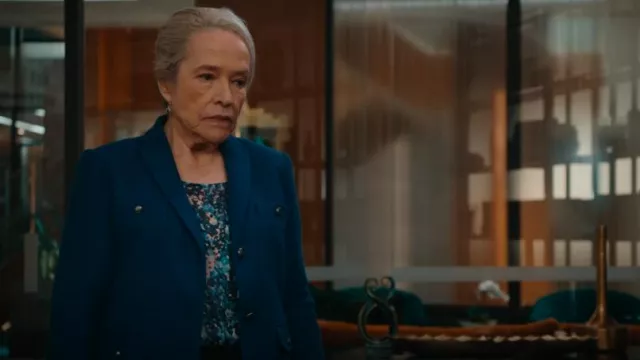 Ann Taylor Long Tweed Jacket worn by Madeline 'Matty' Matlock (Kathy Bates) as seen in Matlock (S01E16)