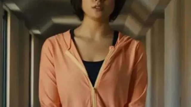 Alice in Borderland Yuzuha Usagi Veste à capuche portée par Yuzuha Usagi (Tao Tsuchiya) dans Alice in Borderland (S02)