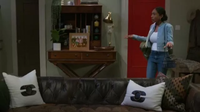 Sacs à main à bandoulière rétro Cotemin portés par Samantha Richardson (Najah Jackson) comme on le voit dans Beyond the Gates (S01E86)