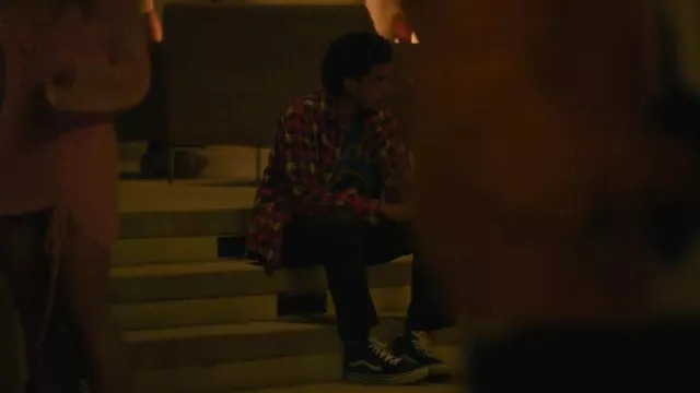 Chaussure Vans Sk8-Hi portée par Justin Edwards (Michael Cooper Jr.) comme on le voit dans FOREVER (S01E01)