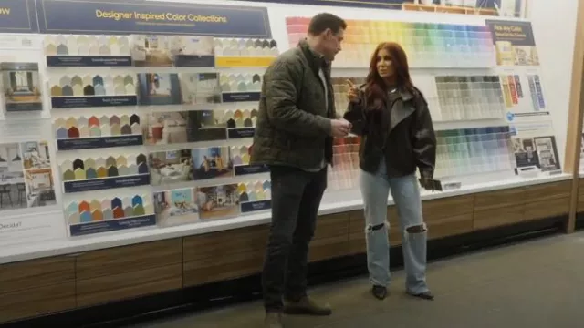 Vaqueros Abercrombie & Fitch 90s Relaxe usados por Chelsea Houska como se ve en Down Home Fab (T03E07)