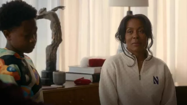 Northwestern League Collegiate Wear Cream Northwestern Wildcats Highland Quilted Quarter-Zip porté par Dawn Edwards (Karen Pittman) comme on le voit dans FOREVER (S01E07)