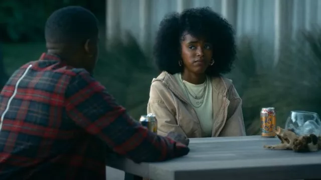 BDG Daria Veste courte en toile portée par Keisha Clark (Lovie Simone) comme on le voit dans FOREVER (S01E08)