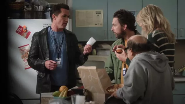 T-shirt Life Long Tees Big Bone Lick State Park porté par Ronald 'Mac' McDonald (Rob McElhenney) tel qu’on le voit dans It’s Always Sunny in Philadelphia (S17E01)
