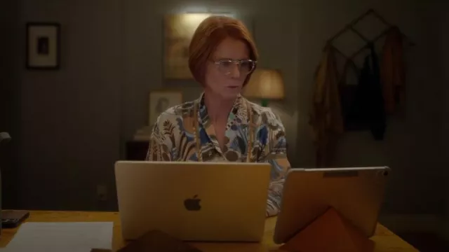 Vestido largo estampado Chufy usado por Miranda Hobbes (Cynthia Nixon) como se ve en And Just Like That... (S03E08)