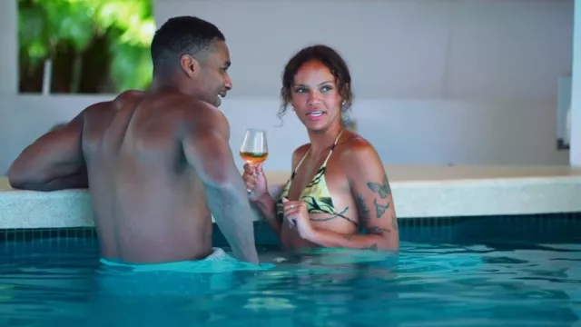 Top de bikini Resa Kyle Triangle en Lioness usado por Alexe Godin como se ve en Bachelor in Paradise (T10E03)