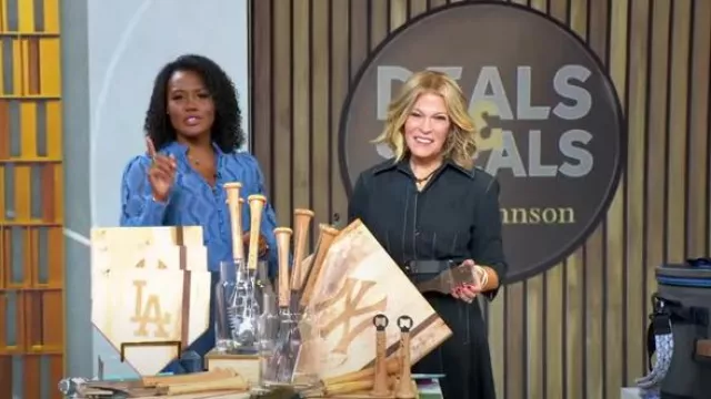 Vestido midi de mezclilla de algodón con cinturón Akris usado por Tory Johnson como se vio en Good Morning America el 17 de julio de 2025