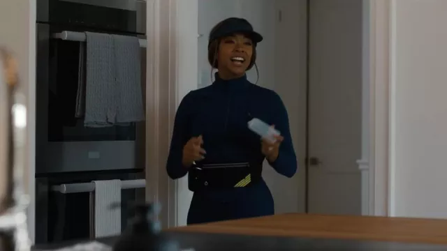 Chaqueta con cremallera completa con corsé de aerógrafo Alo Yoga usada por Sonequa Martin-Green (Megan) como se ve en el acusado (S02E08)