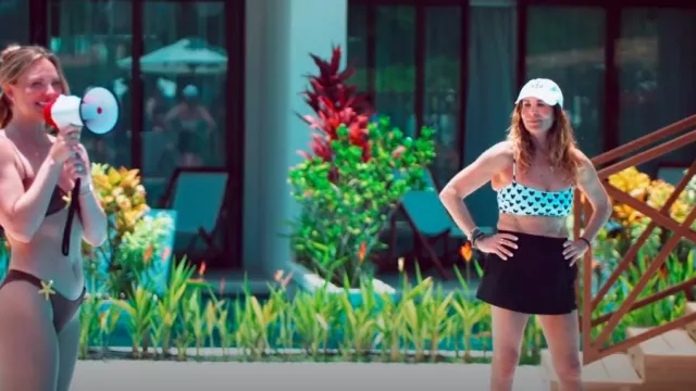 Alo Yoga Airbrush High-Waist Good Form Tennis Skirt In Black portée par Leslie Fhima comme on le voit dans Bachelor in Paradise (S10E04)