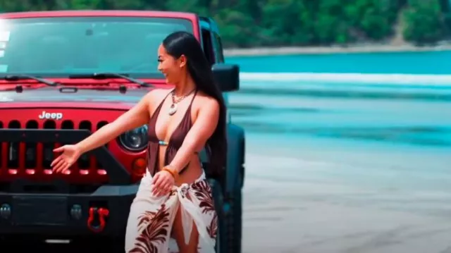 Traje de baño con escote con cuentas Shein Boho usado por Lea Cayanan como se ve en Bachelor in Paradise (S10E04)