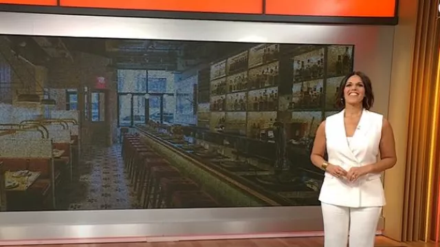 Pantalon Elie Tahari Fit & Flare en mousse porté par Dana Jacobson tel que vu dans CBS Mornings le 20 juillet 2025